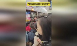 网友爆料抢鞋视频,网友现场直播惊心动魄抢购瞬间